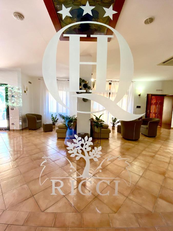 Hotel Ristorante Le Querciolaie Dei Ricci فونتيبلاندا المظهر الخارجي الصورة