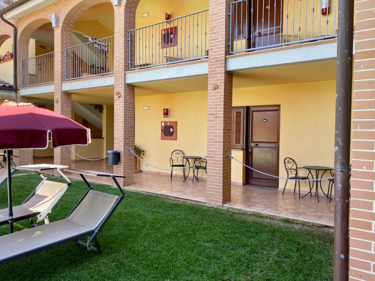 Hotel Ristorante Le Querciolaie Dei Ricci فونتيبلاندا المظهر الخارجي الصورة
