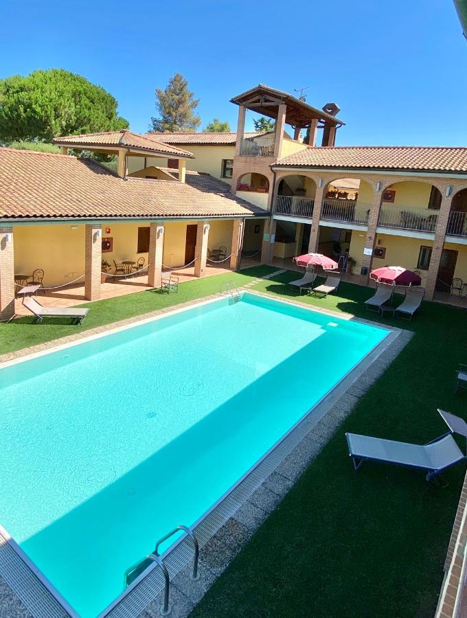 Hotel Ristorante Le Querciolaie Dei Ricci فونتيبلاندا المظهر الخارجي الصورة