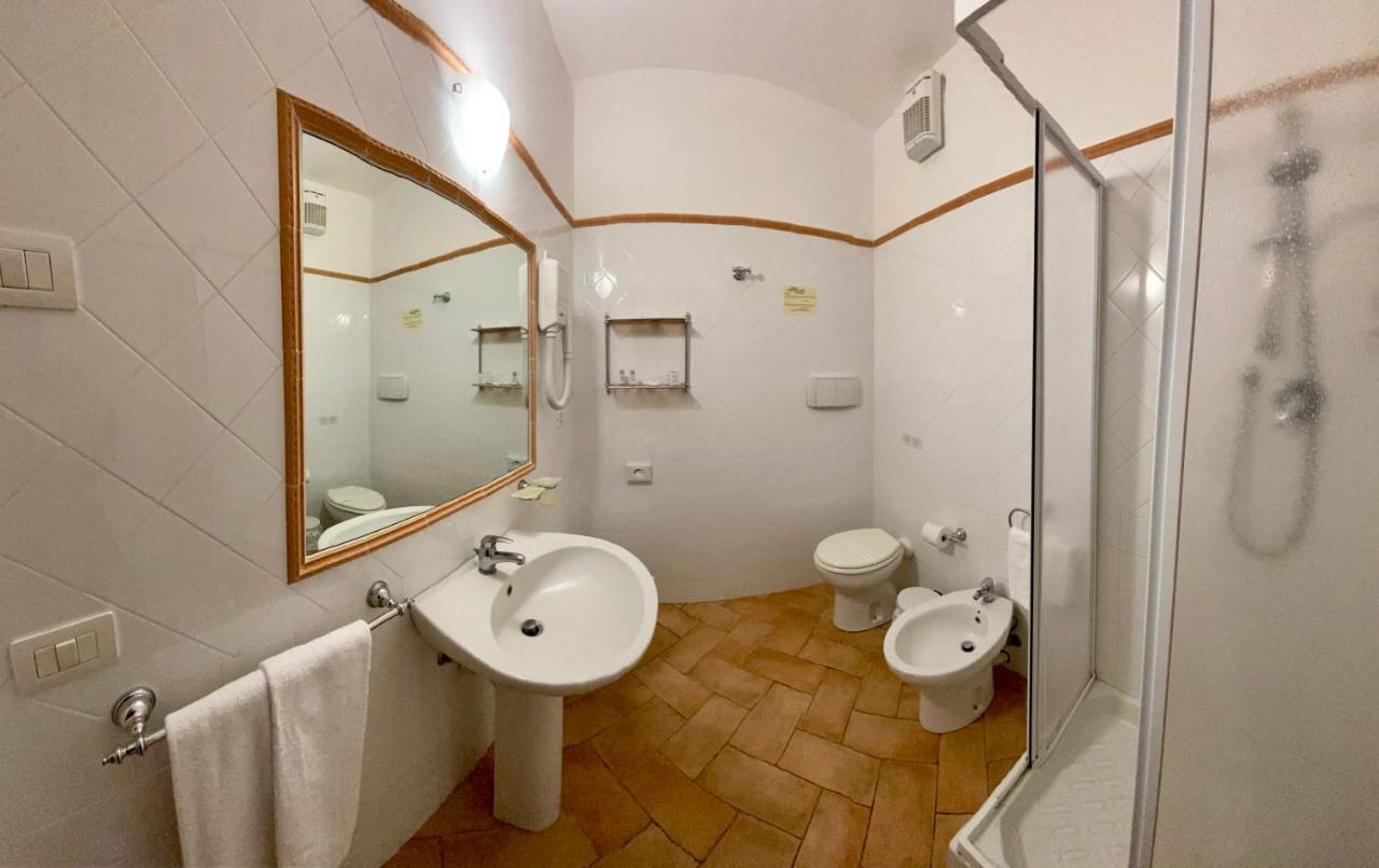 Hotel Ristorante Le Querciolaie Dei Ricci فونتيبلاندا المظهر الخارجي الصورة