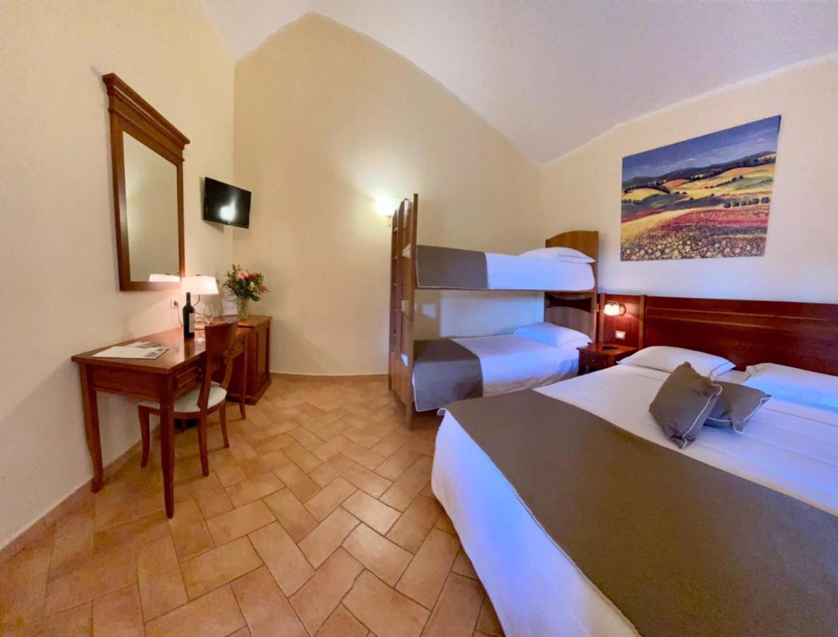 Hotel Ristorante Le Querciolaie Dei Ricci فونتيبلاندا المظهر الخارجي الصورة