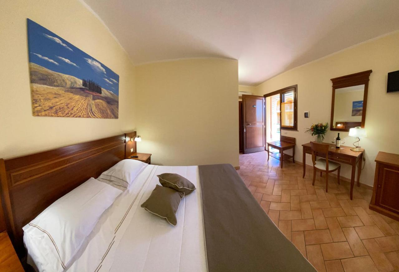 Hotel Ristorante Le Querciolaie Dei Ricci فونتيبلاندا المظهر الخارجي الصورة
