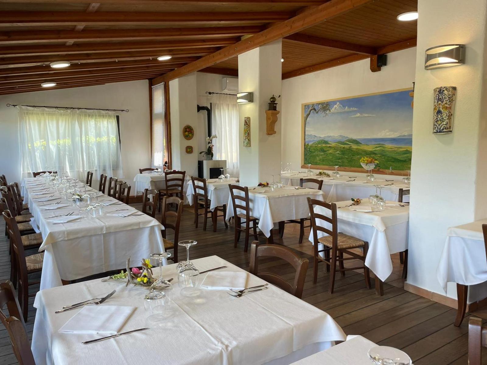 Hotel Ristorante Le Querciolaie Dei Ricci فونتيبلاندا المظهر الخارجي الصورة