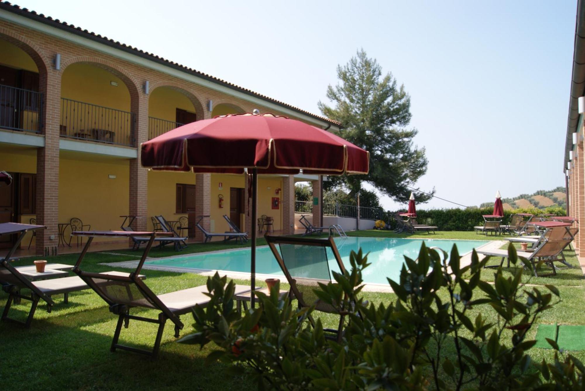 Hotel Ristorante Le Querciolaie Dei Ricci فونتيبلاندا المظهر الخارجي الصورة