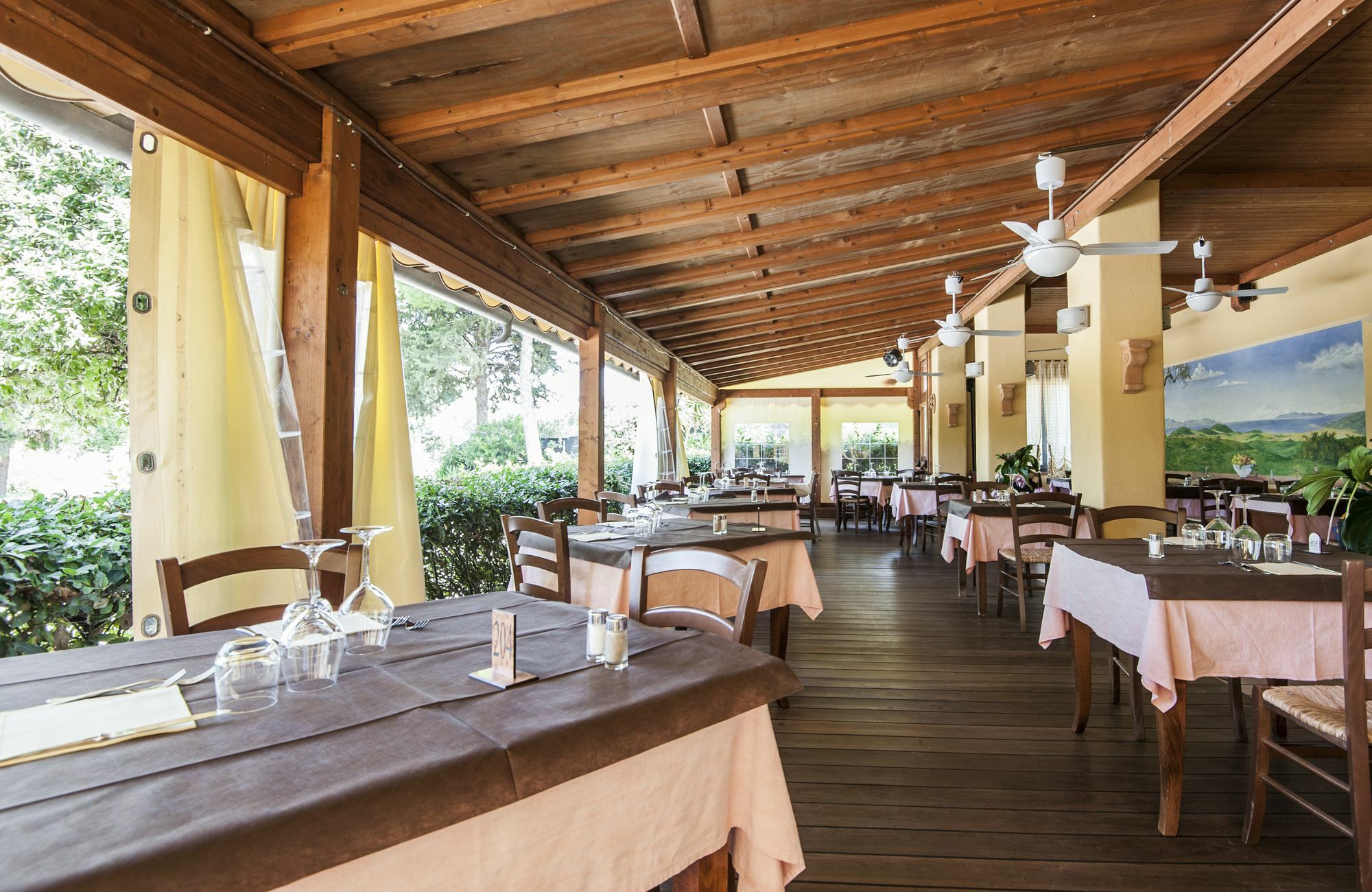 Hotel Ristorante Le Querciolaie Dei Ricci فونتيبلاندا المظهر الخارجي الصورة